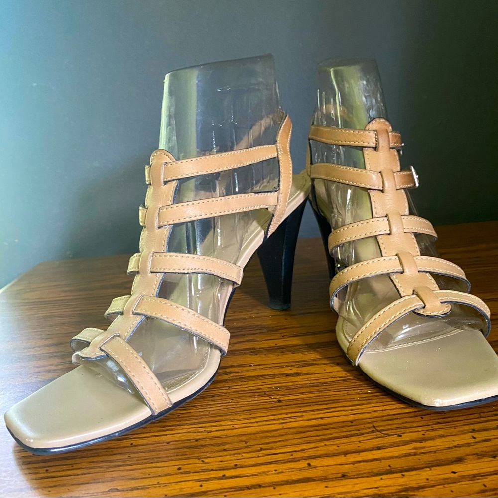 Beige Gladiator sandals with moderate heels (S11)